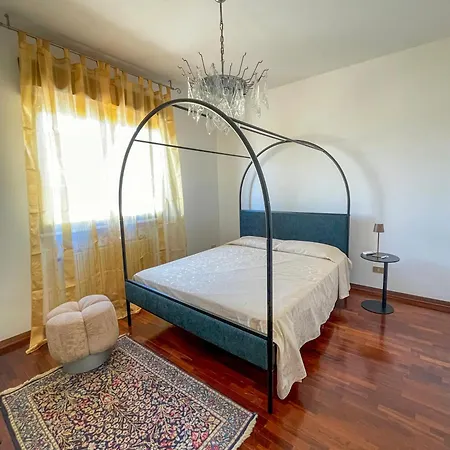Apartment Lounge Montale